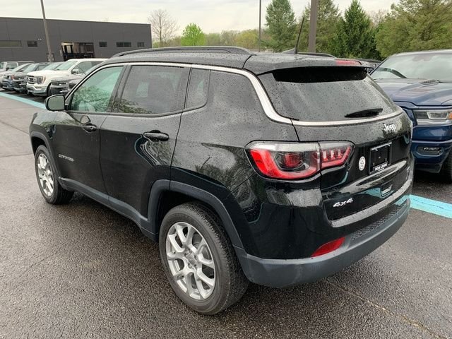 Used 2022 Black Jeep Latitude Lux image 3