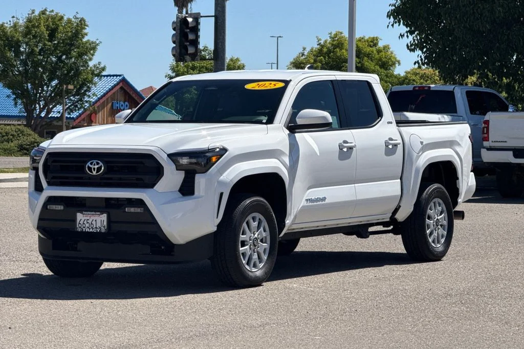 Used 2025 White Toyota SR5 image 11