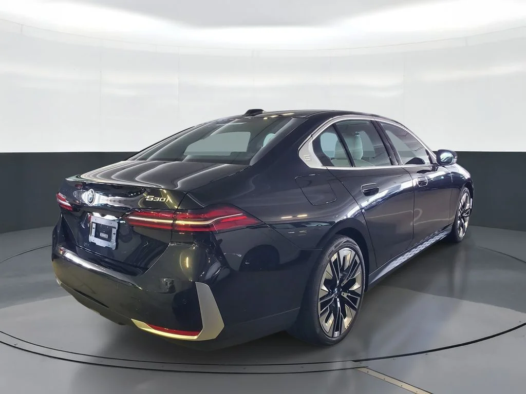 New 2027 Dk. BMW 530i image 3