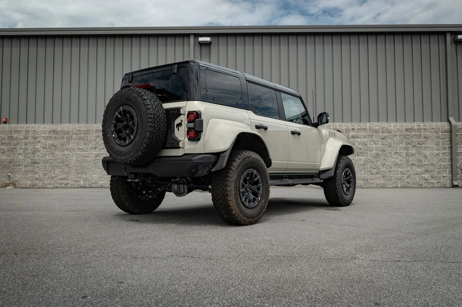 Used 2025 Desert Sand Ford Raptor image 22