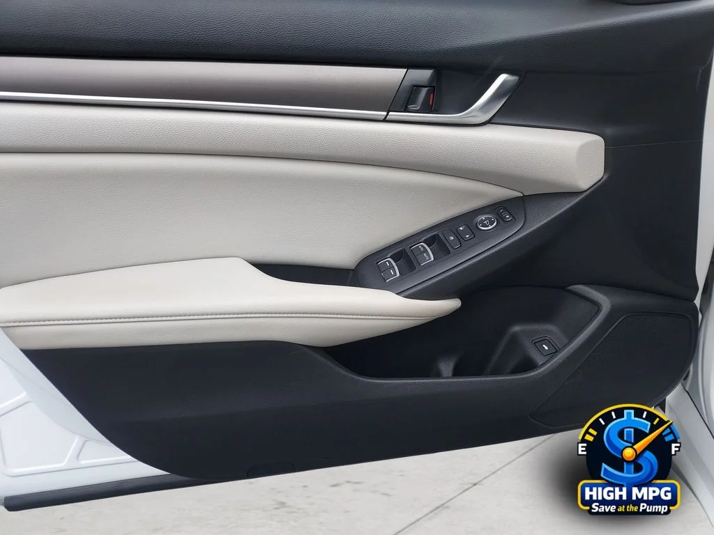 Used 2018 White Honda LX image 30