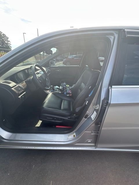 Used 2017 Silver Honda EX-L image 4