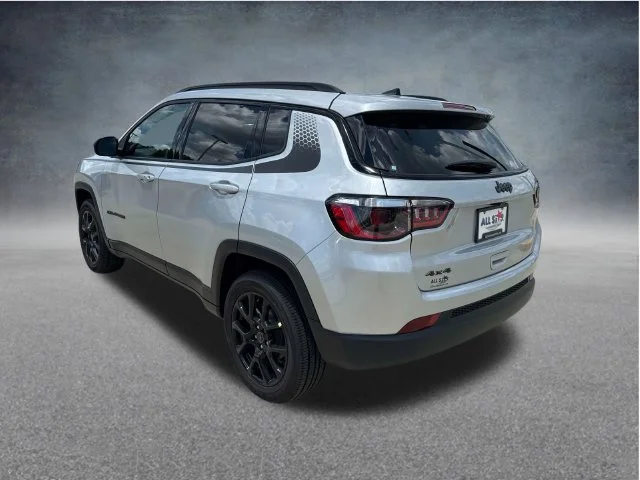 New 2026 Silver Zynith Metallic Clear-Coat Exterior Paint Jeep Latitude image 6