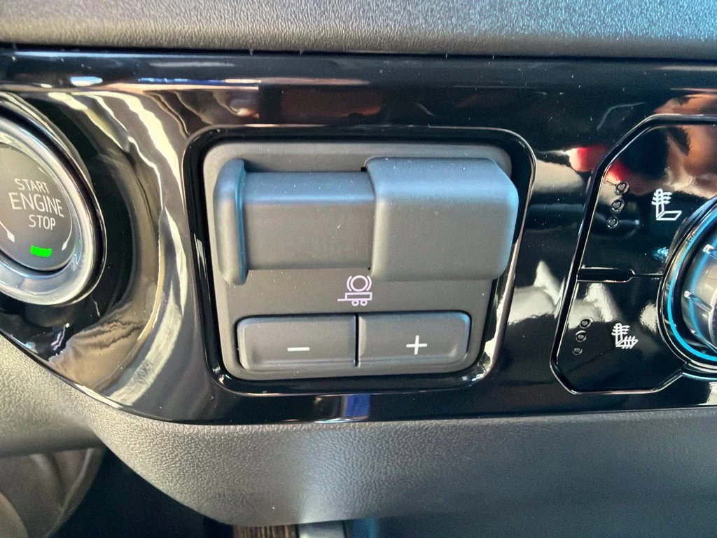 New 2026 Summit White GMC Elevation image 20