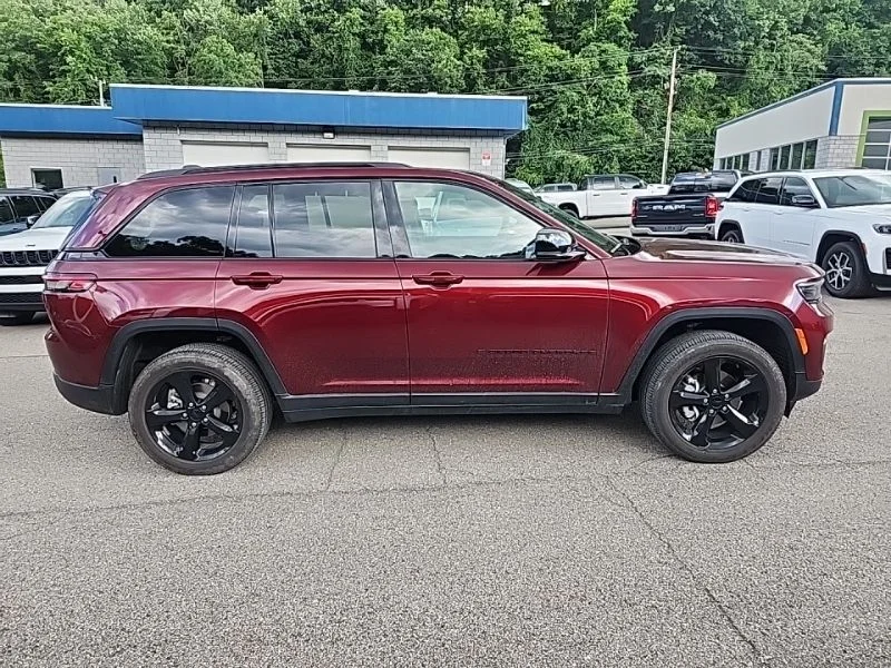 Used 2025 Red Jeep Altitude X image 5