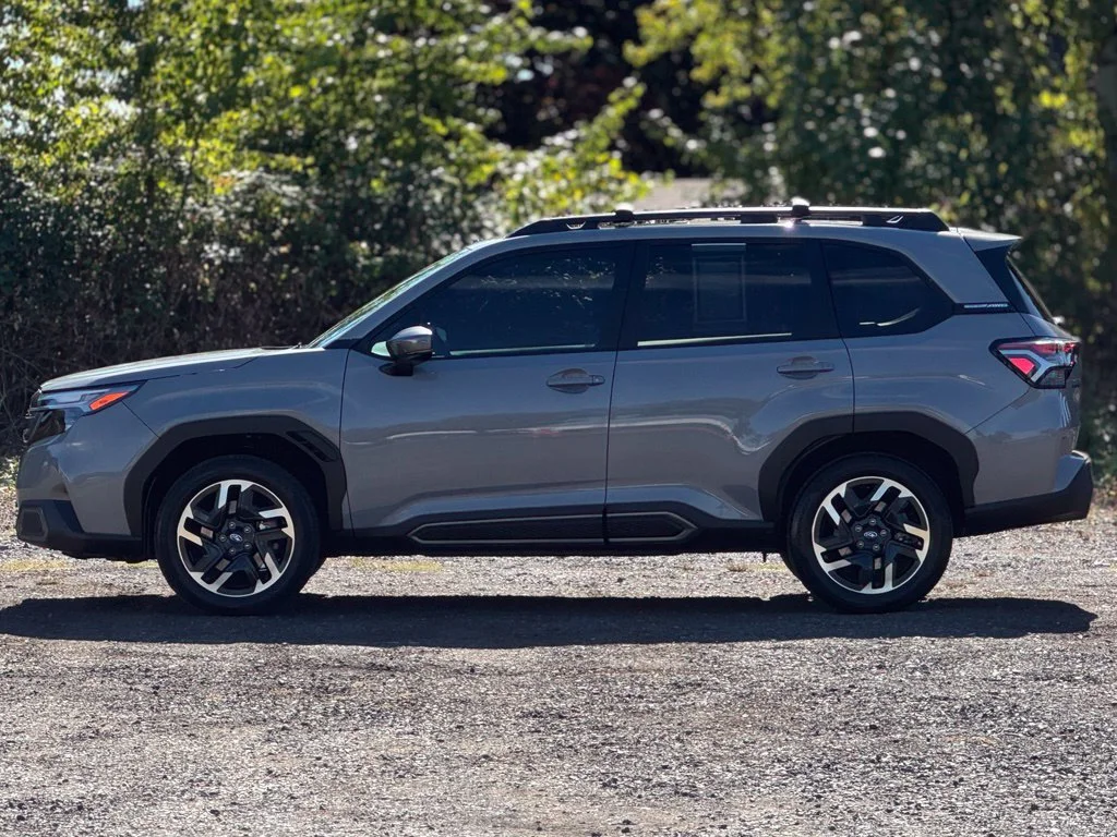 Used 2025 River Rock Pearl Subaru Limited image 4