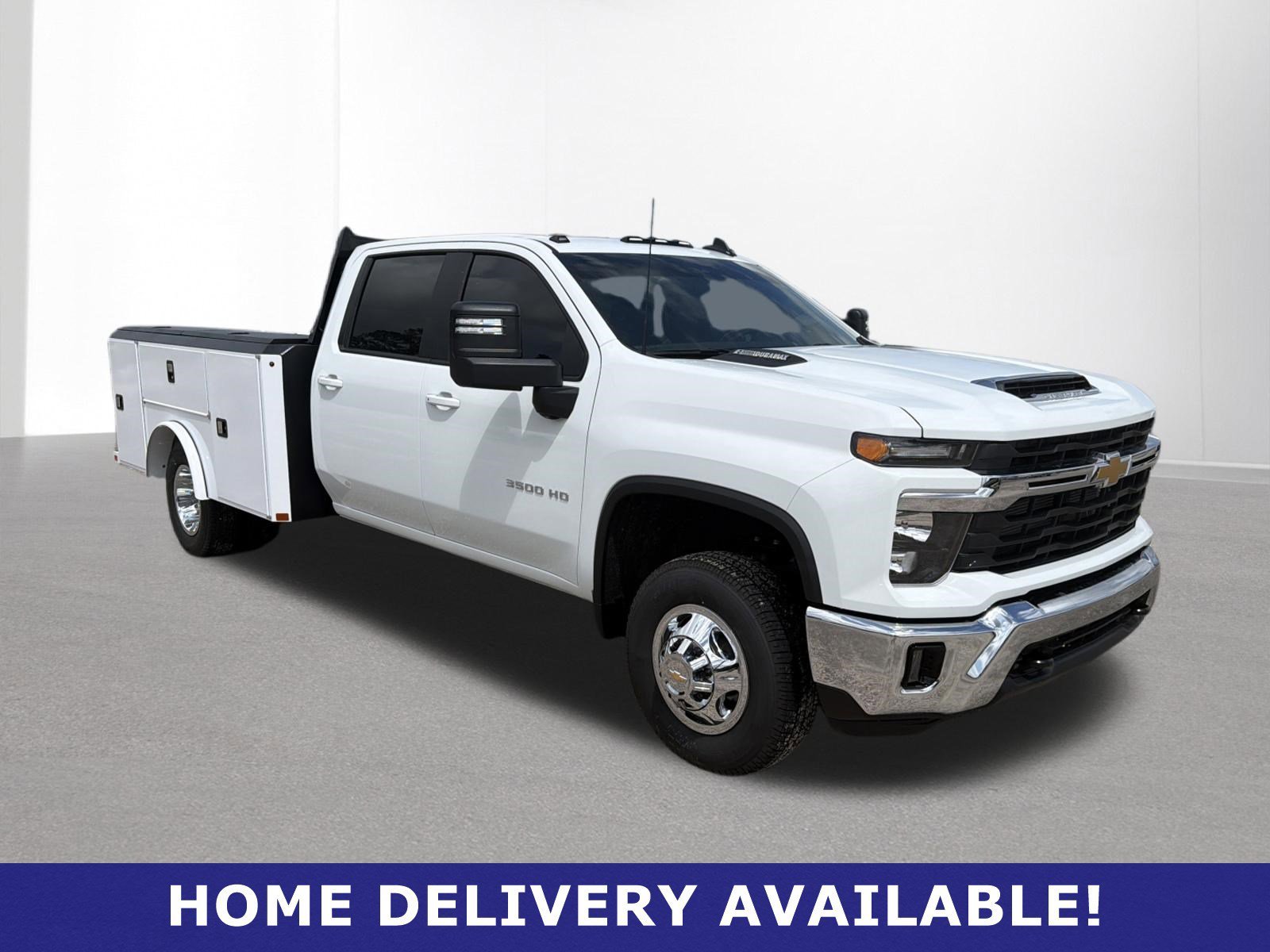 2025 Chevrolet Silverado HD LT 4WD Crew Cab Standard Box SRW's photo