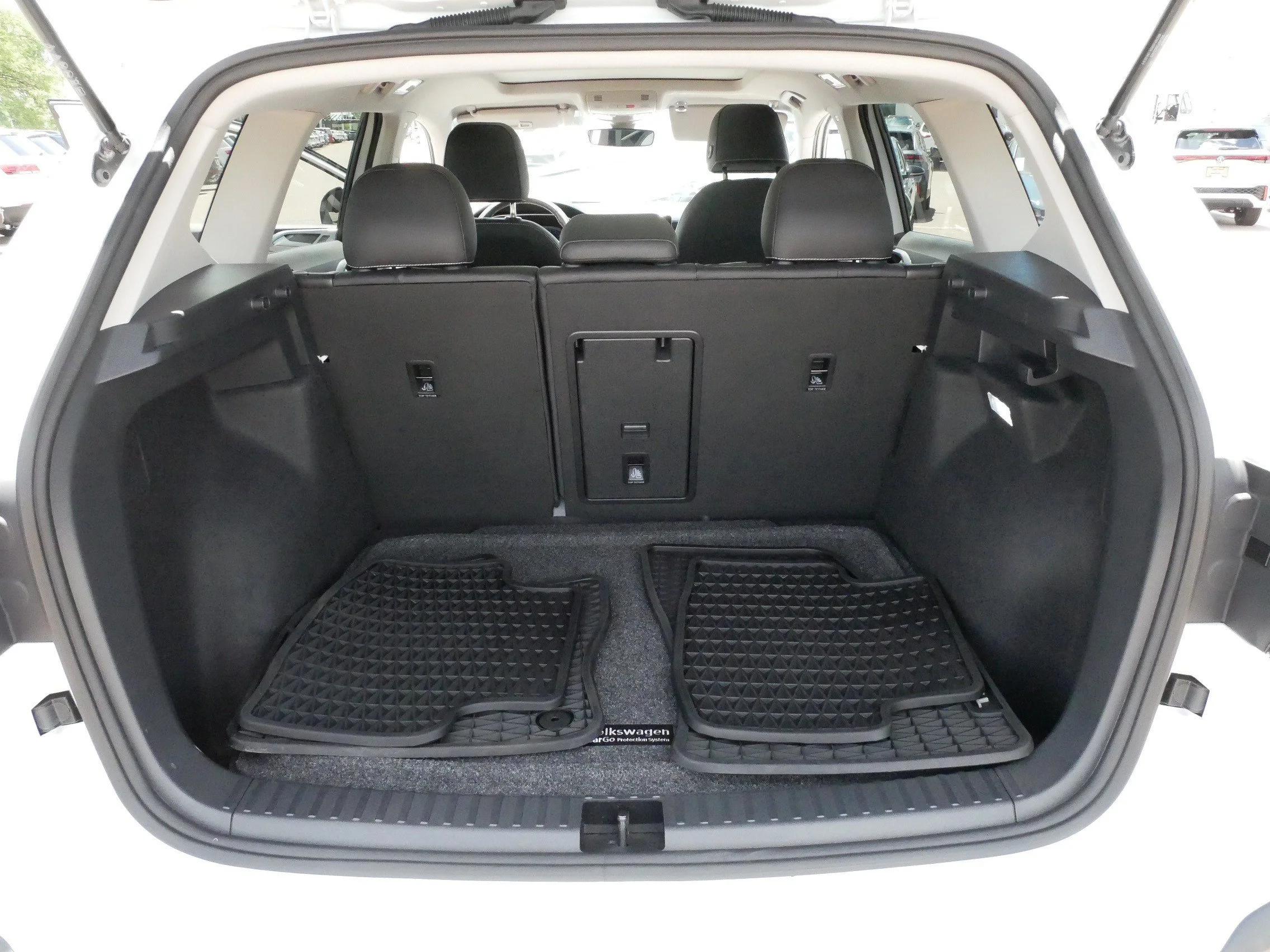 Used 2025 Pure White Volkswagen SEL image 18