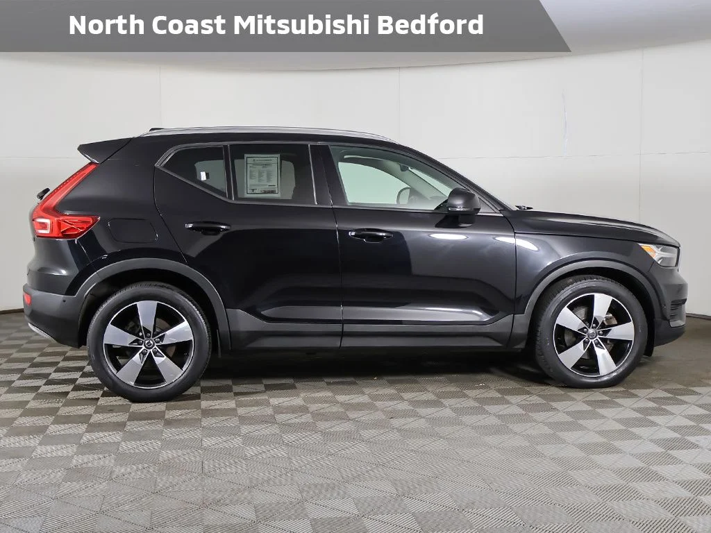 2019 Volvo XC40 T5 Momentum AWD's photo