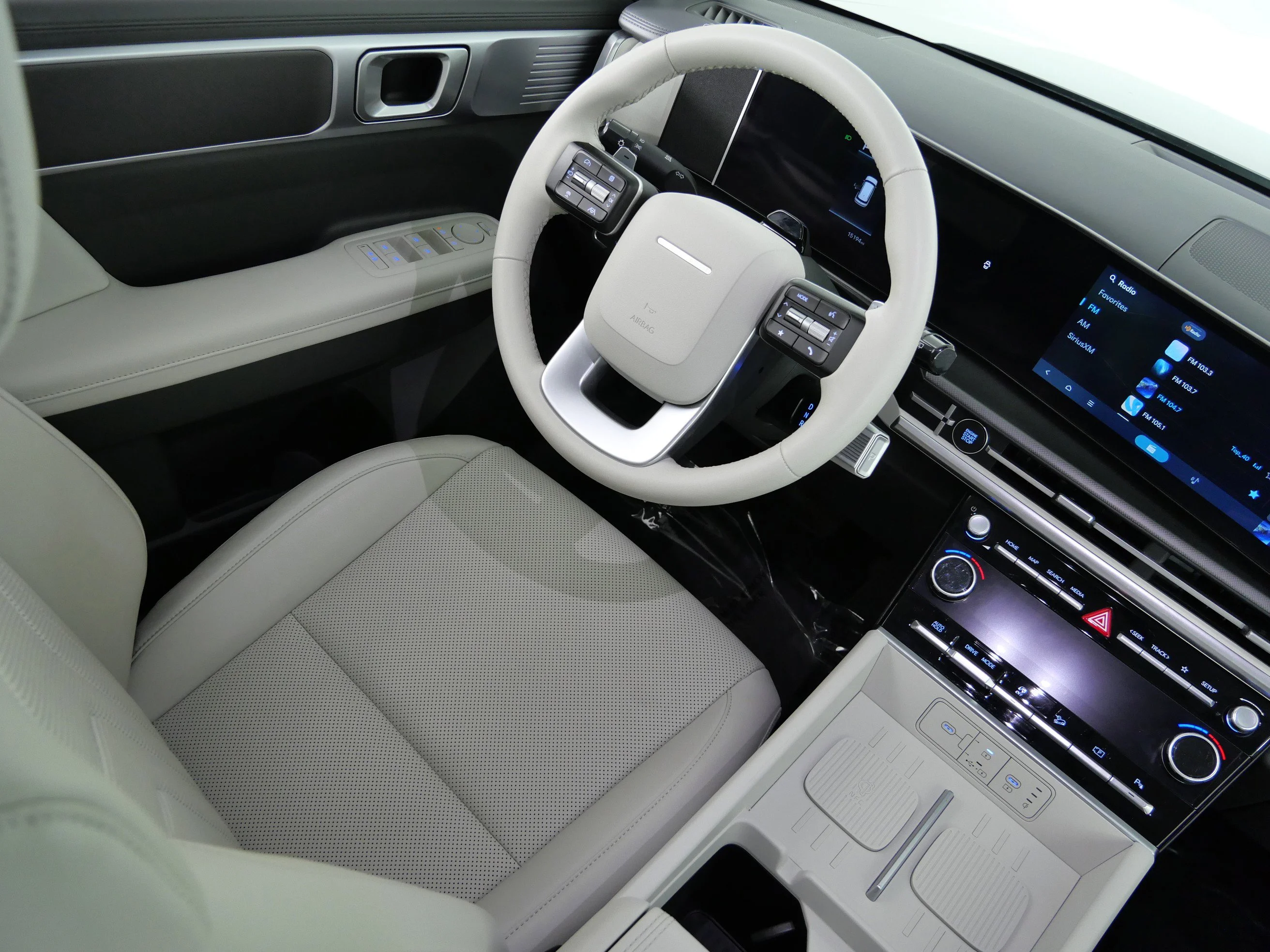 Used 2025 Shimmering Silver Hyundai SEL image 9