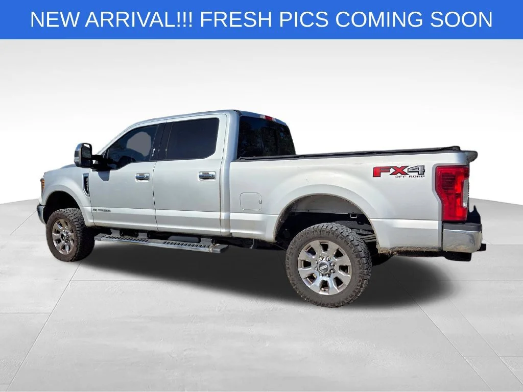 Used 2018  Ford XL image 14