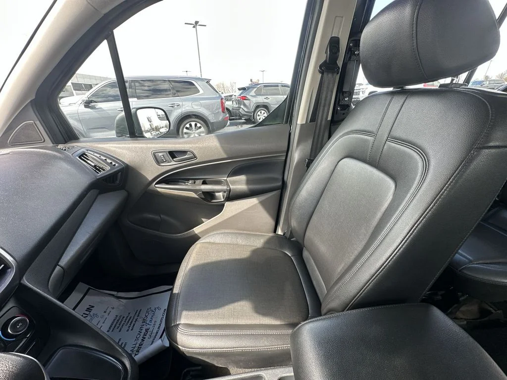 Used 2022 Black Ford XL image 29