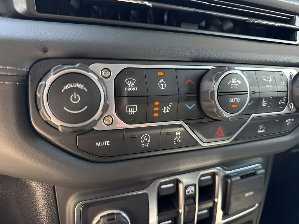 Used 2025 Black Jeep Sahara image 19