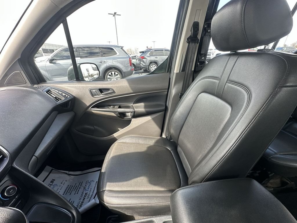 Used 2022 Black Ford XL image 29