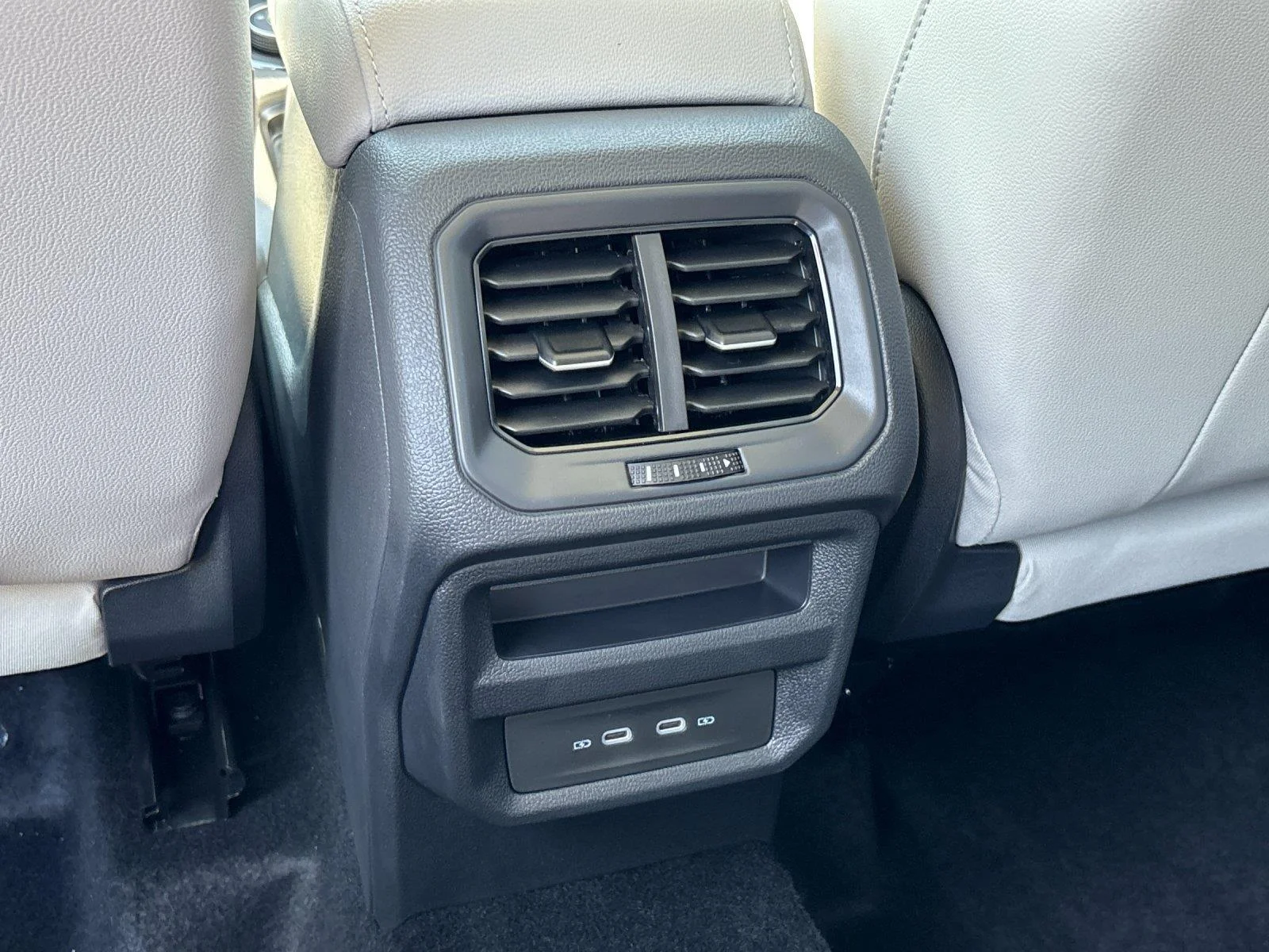 New 2026 Deep Black Pearl Volkswagen SE image 33