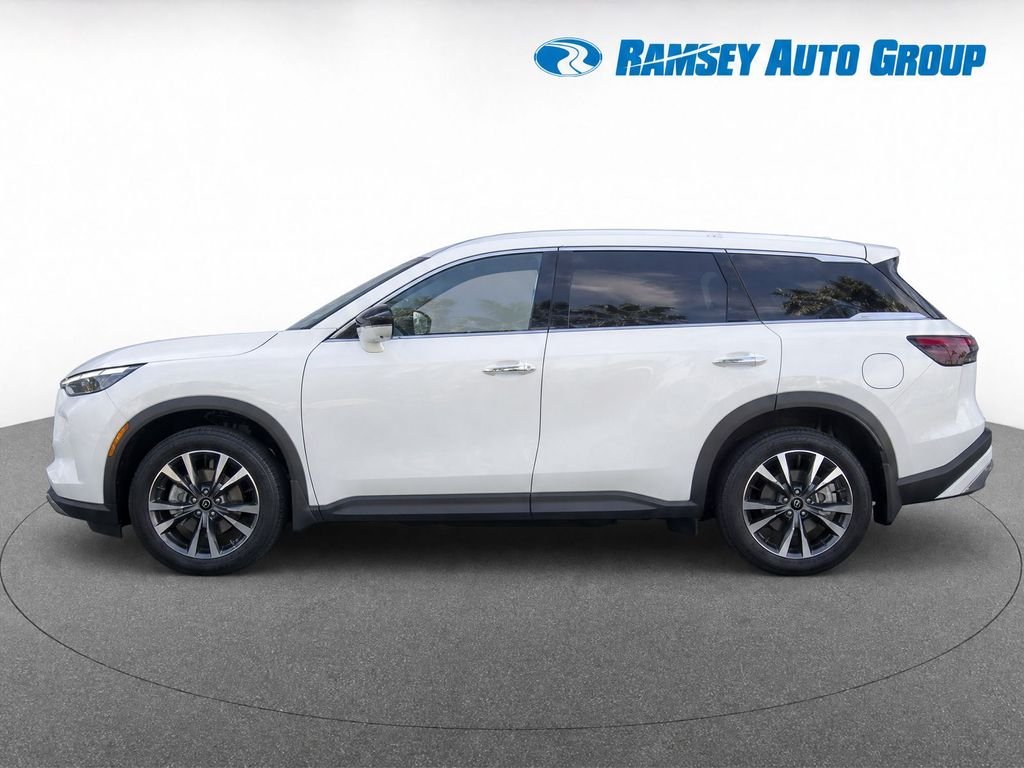 Certified Used 2023 White INFINITI LUXE image 5