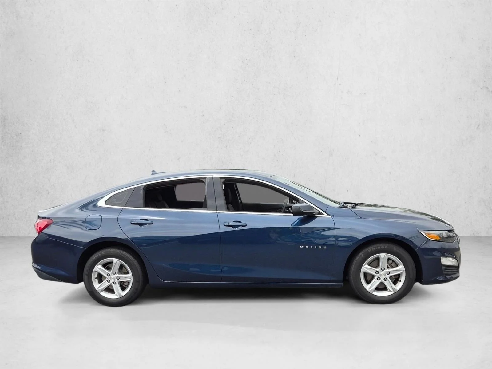 Used 2022 Northsky Blue Metallic Chevrolet LT image 4