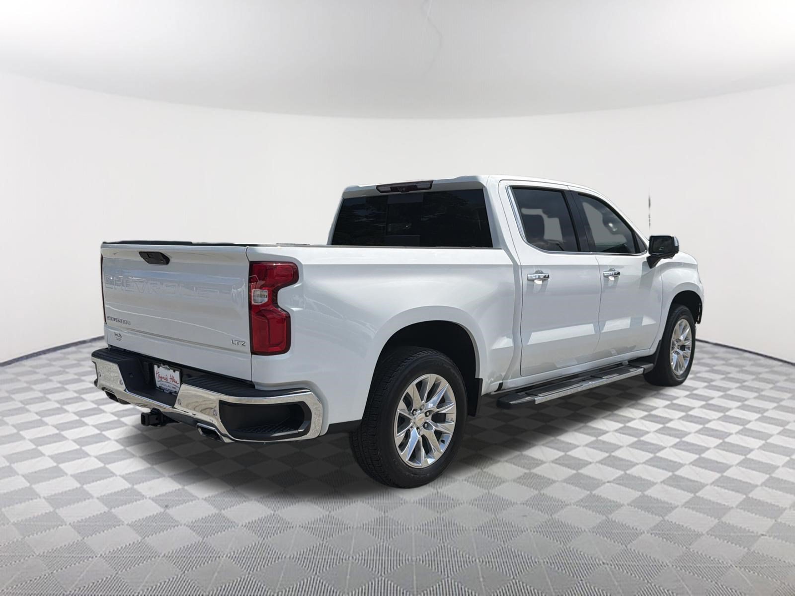 Certified Used 2022 SUMMIT WHITE Chevrolet LTZ image 5