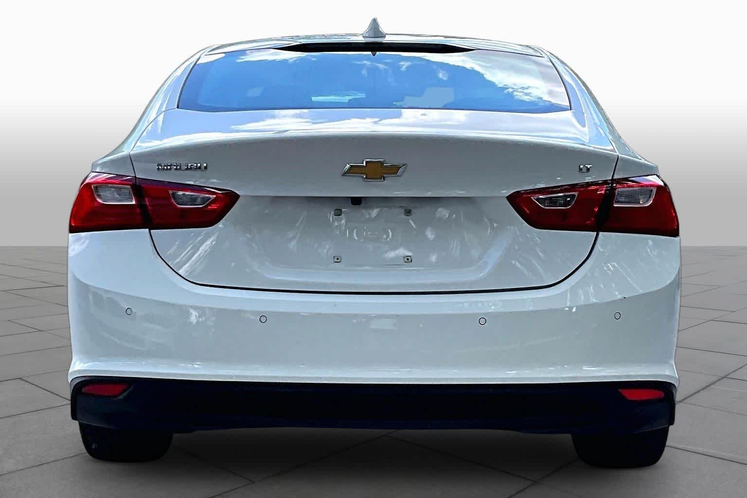 Used 2024 Summit White Chevrolet LT image 5