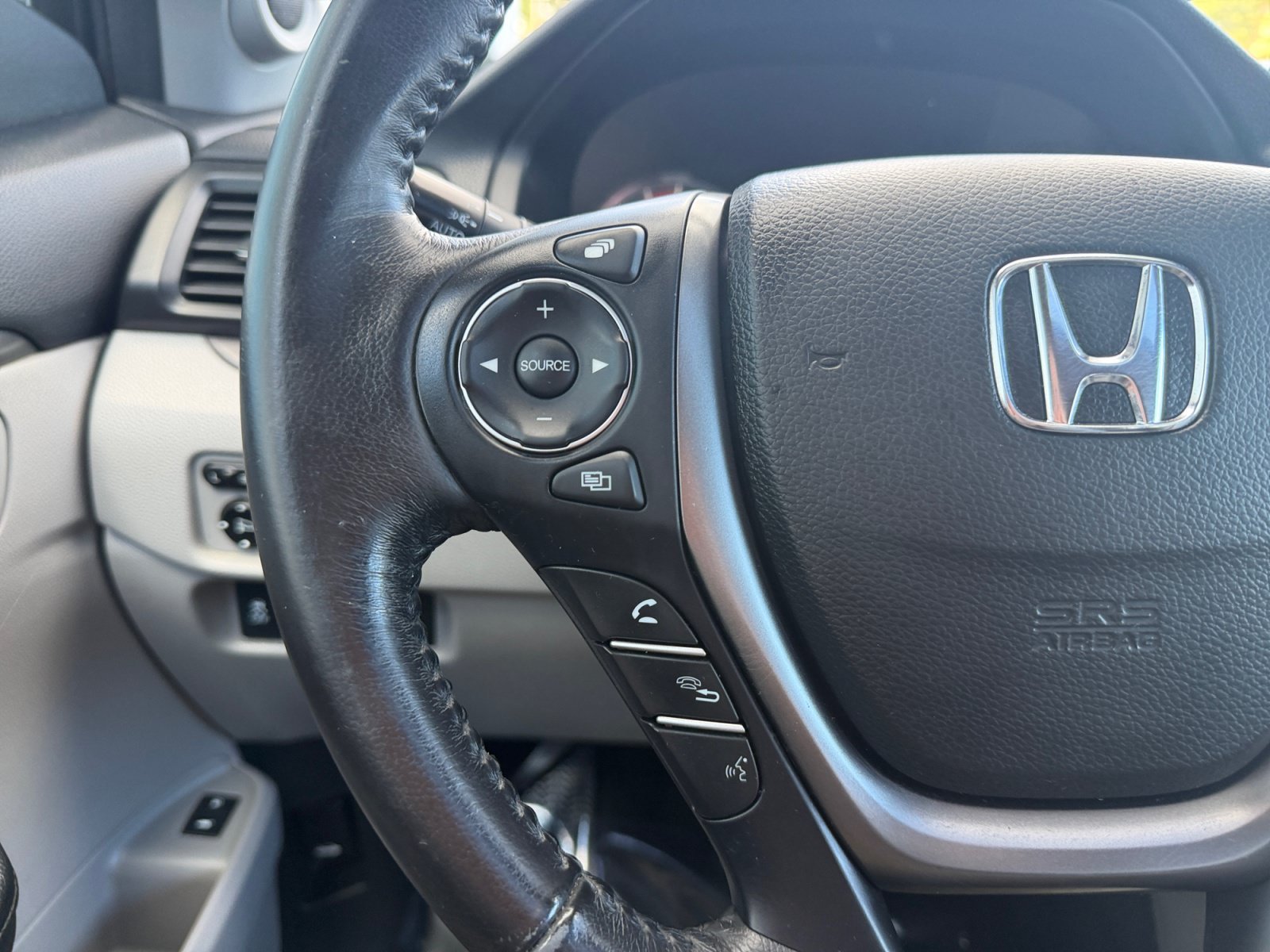 Certified Used 2018 Silver Honda EX-L image 11