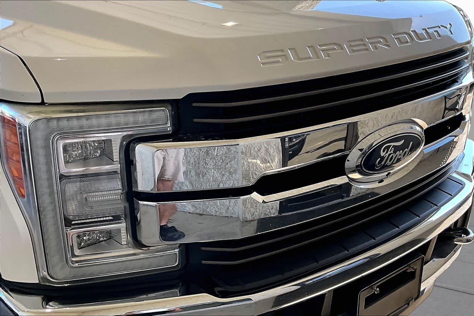 Used 2017 White Platinum Metallic Tri-Coat/Caribou Ford King Ranch image 29