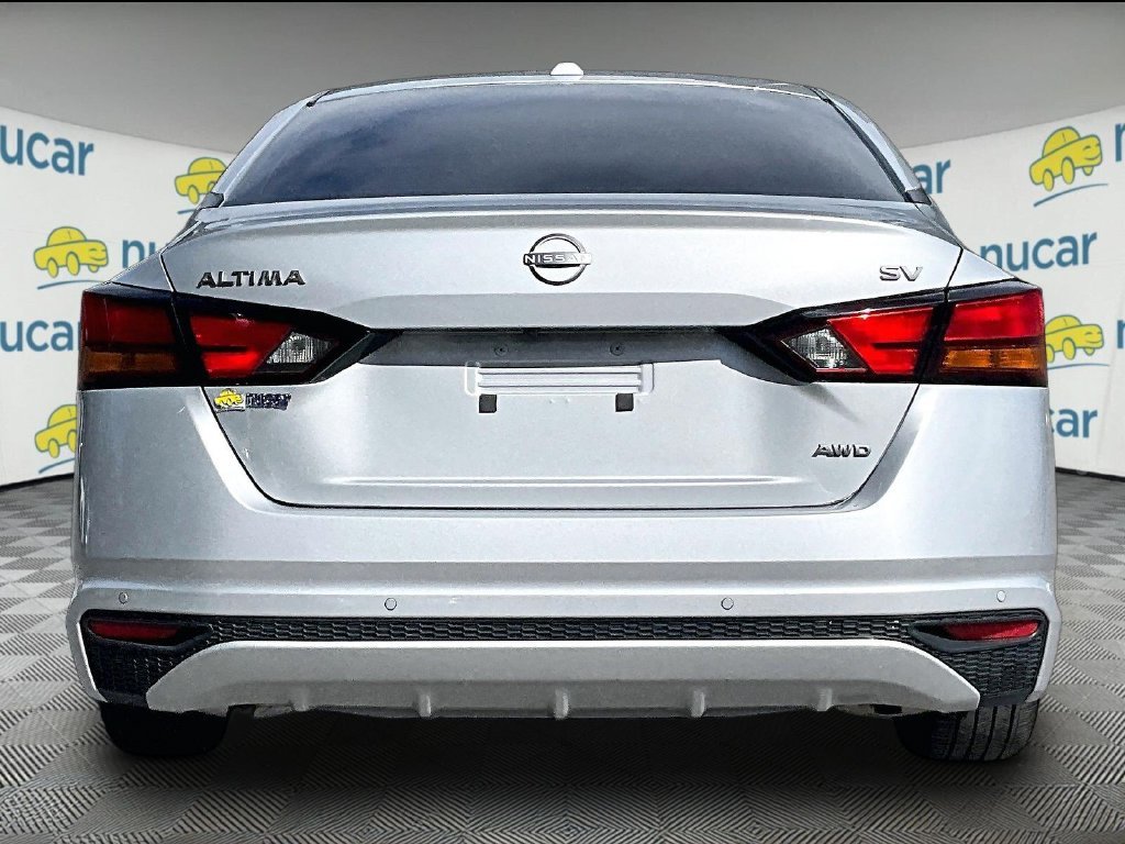 Used 2024 Brilliant Silver Metallic Nissan 2.5 SV image 5