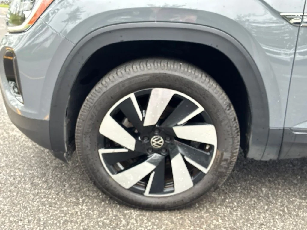 Used 2024  Volkswagen 2.0T SE w/Technology image 42