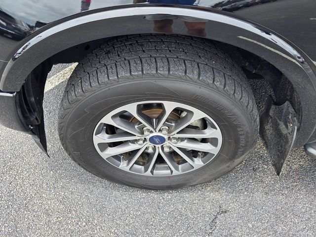 Used 2018 Shadow Black Ford XLT image 10