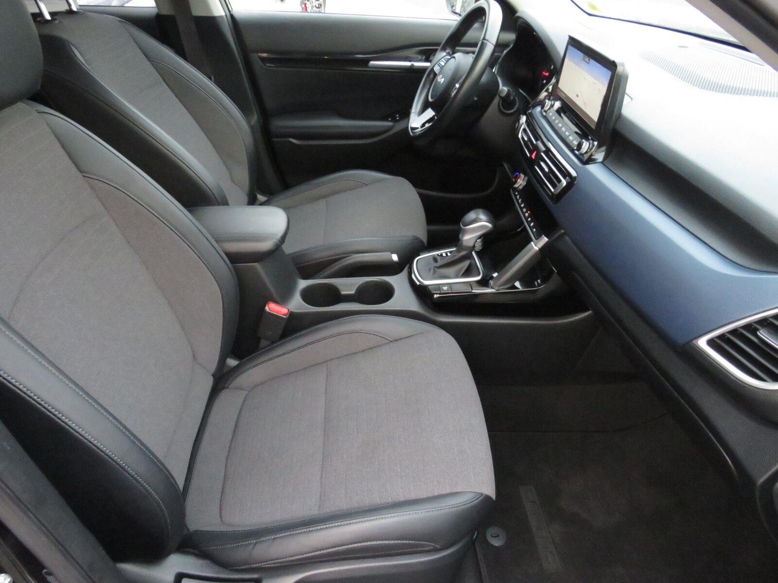 Used 2022 Cherry Black Kia S image 16