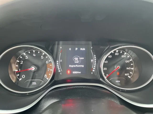 Used 2019 Silver Jeep Latitude image 12