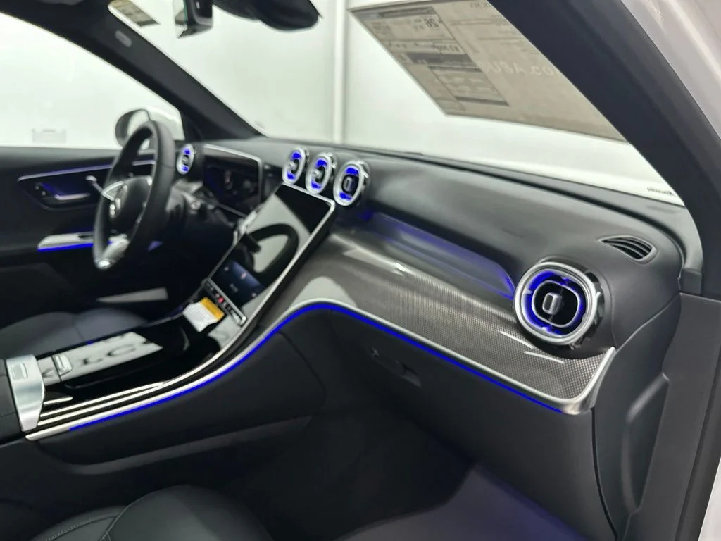 New 2027 White Mercedes-Benz GLC 300 image 25