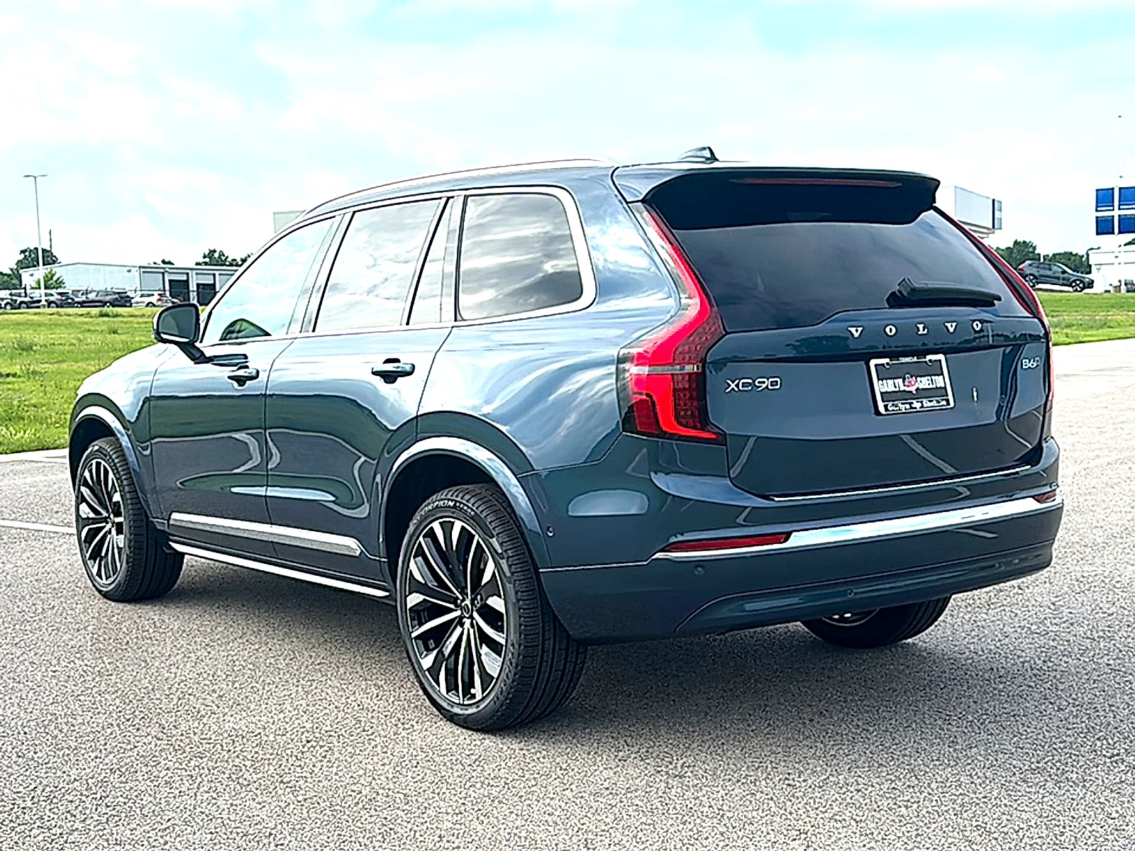 2026 Volvo XC90 Plus - Photo 6