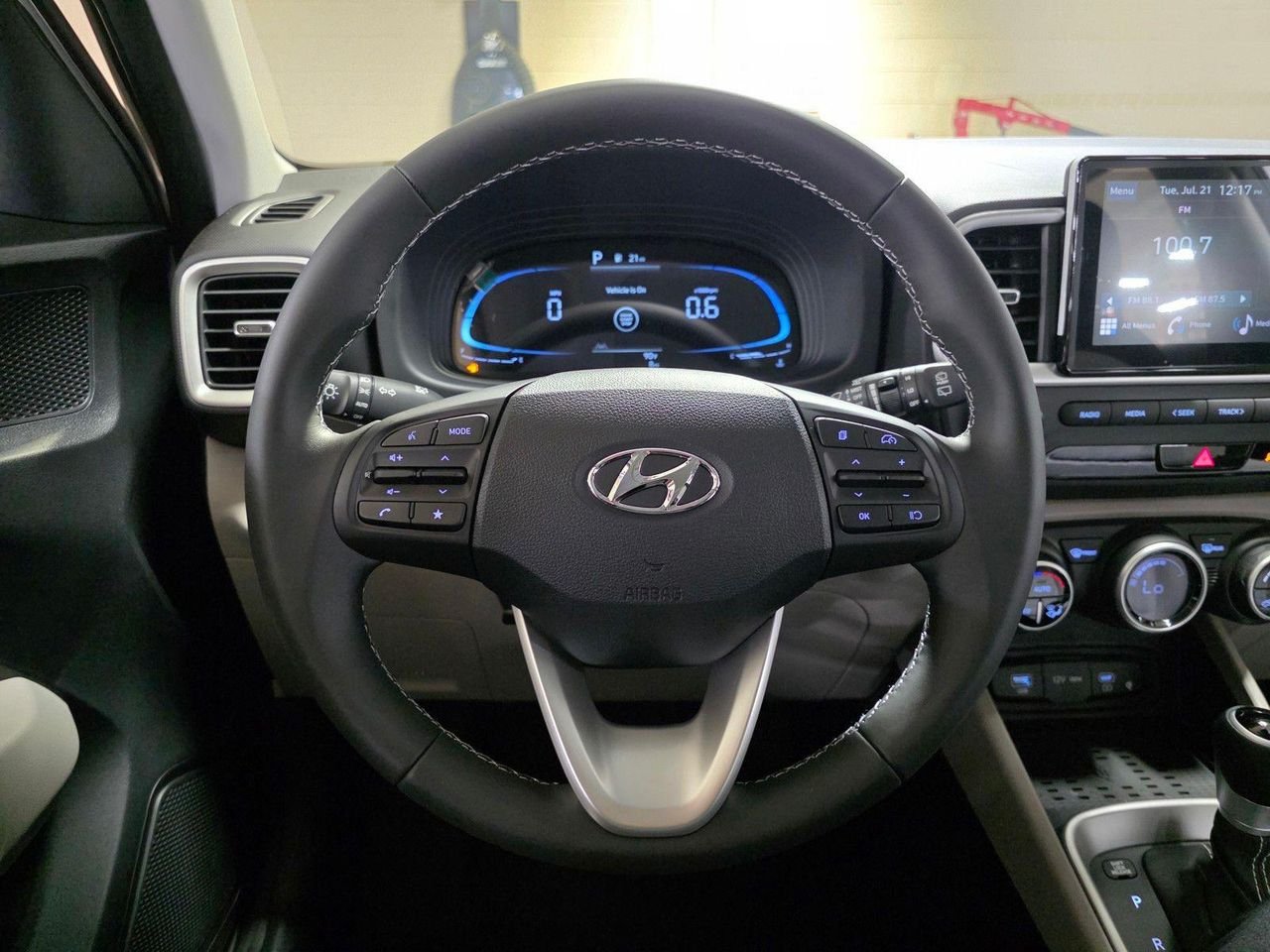 New 2026 Shimmering Silver Hyundai SEL image 28