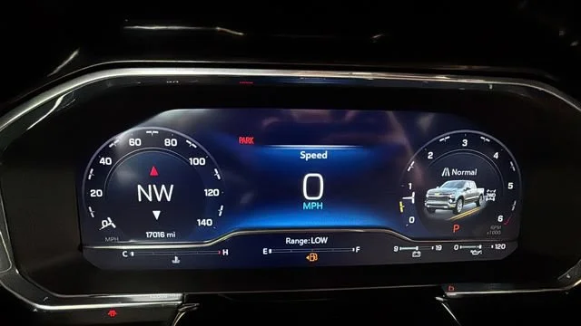 Used 2025 Summit White Chevrolet RST image 13