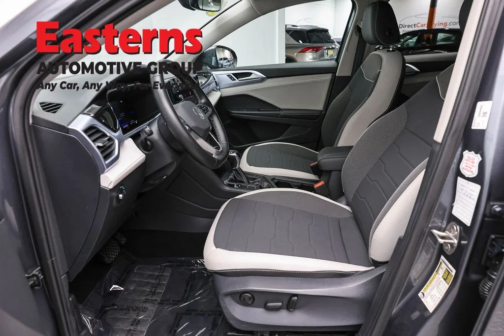 Used 2025 Gray Volkswagen 1.5T SE image 14