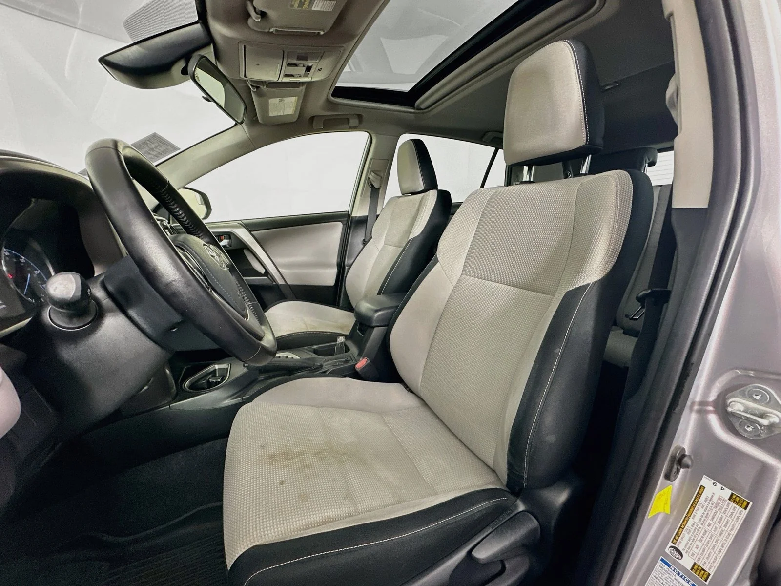 Used 2017 Silver Toyota XLE image 19