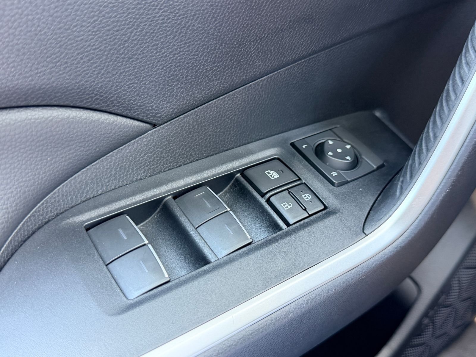 Used 2024 Pearl Toyota XLE Premium image 22