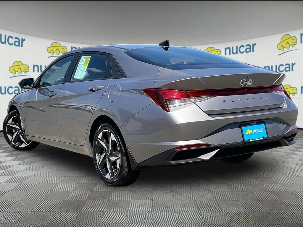 Used 2023 Fluid Metal Hyundai SEL image 4