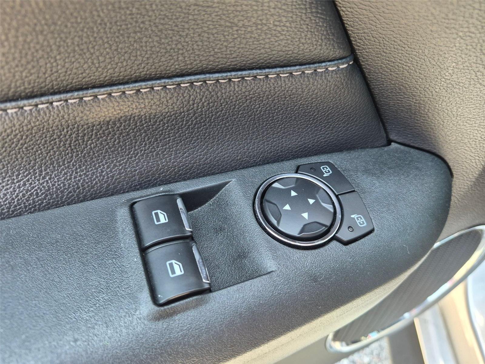 Used 2018  Ford GT Premium image 13