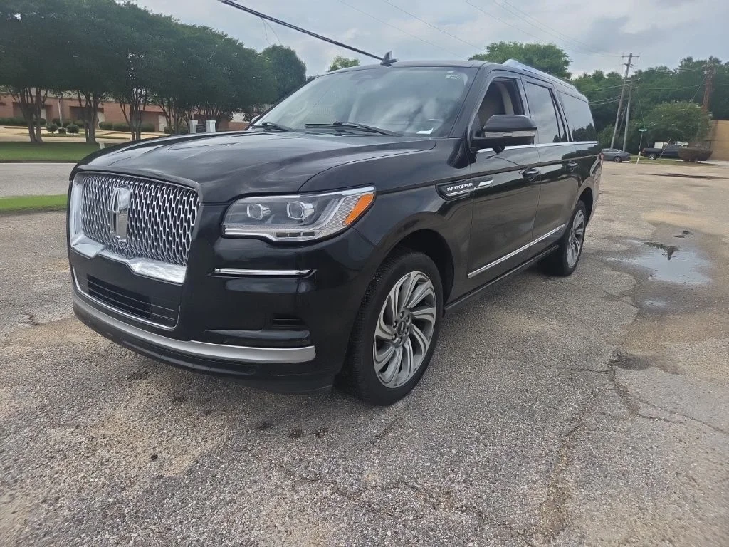 Used 2022 Black Metallic Lincoln Reserve image 3