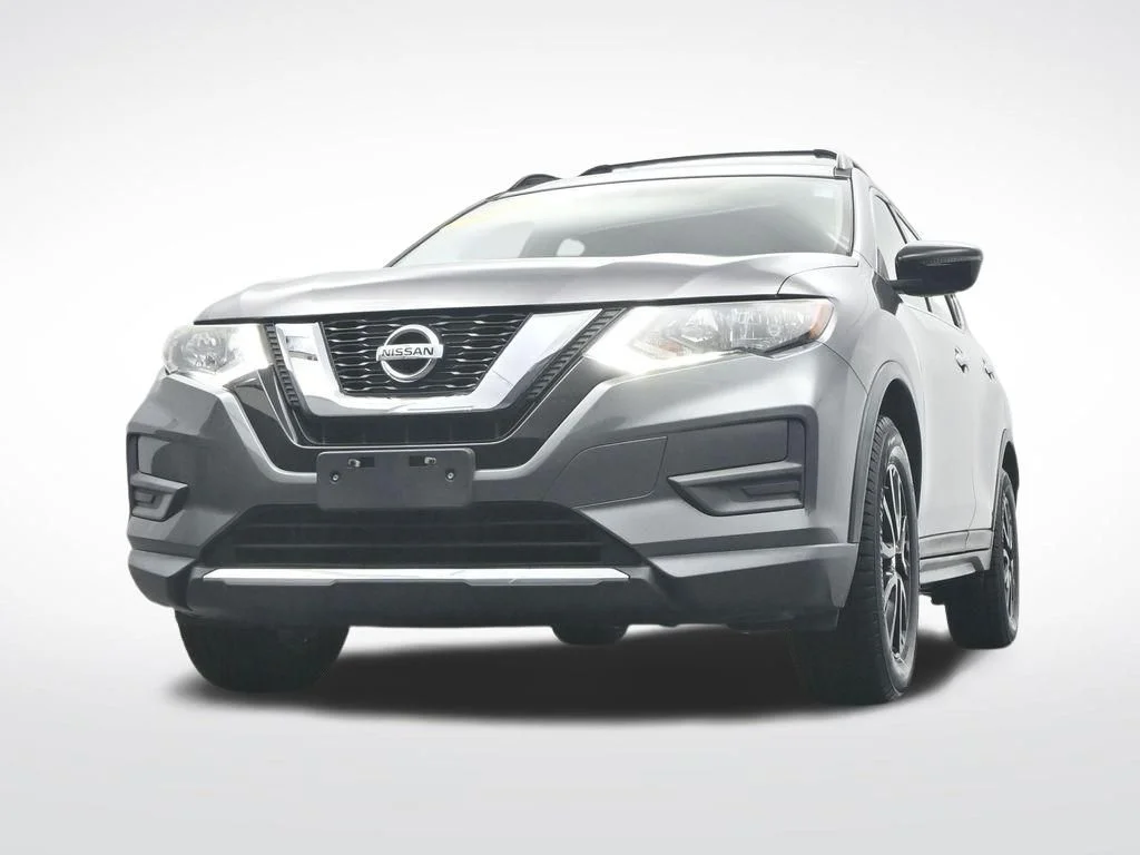 Used 2017 Gun Metallic Nissan SV image 38