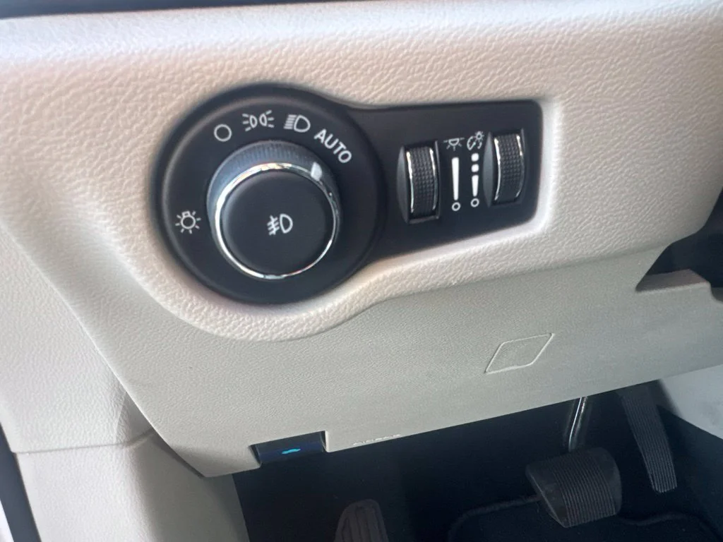 Used 2024 White Chrysler Touring L image 30