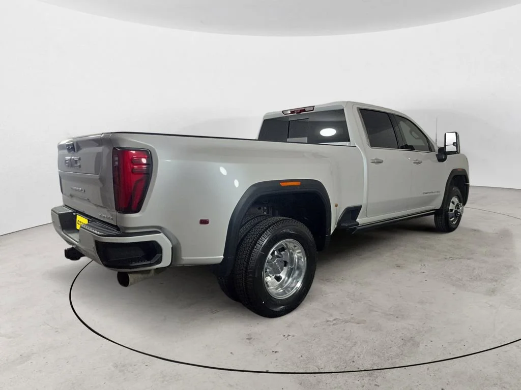 Used 2024 White Frost Tricoat GMC Denali DRW image 5