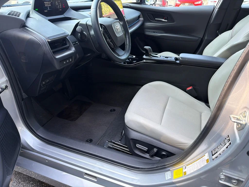 Used 2025  Toyota Limited image 9