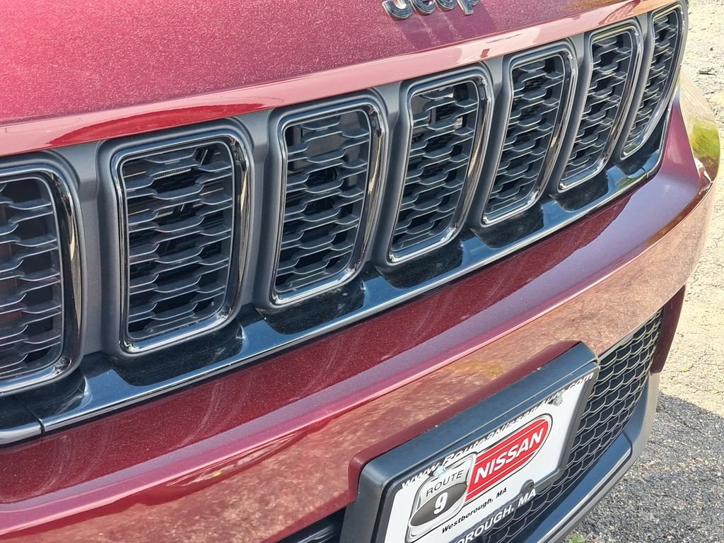 Used 2023 Red Jeep Altitude X image 12