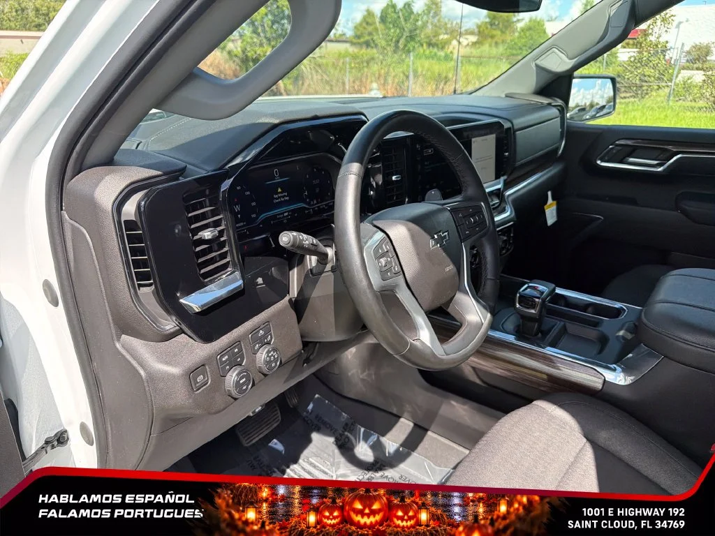 Used 2023 SUMMIT WHITE Chevrolet RST image 17