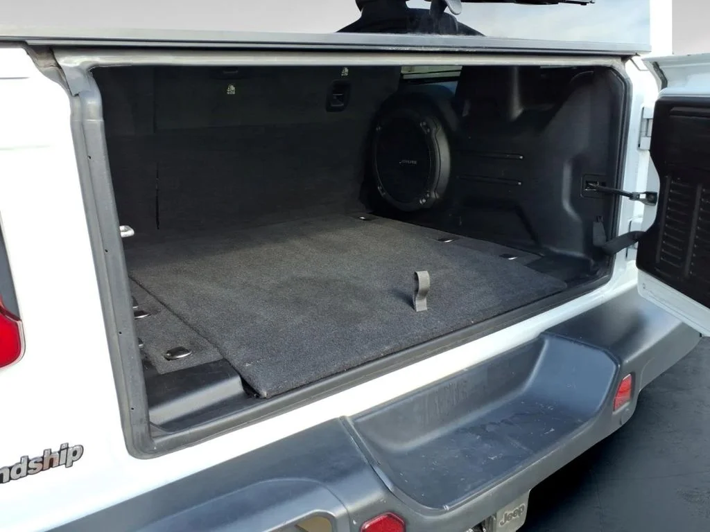 Used 2020 White Jeep Unlimited Rubicon image 14