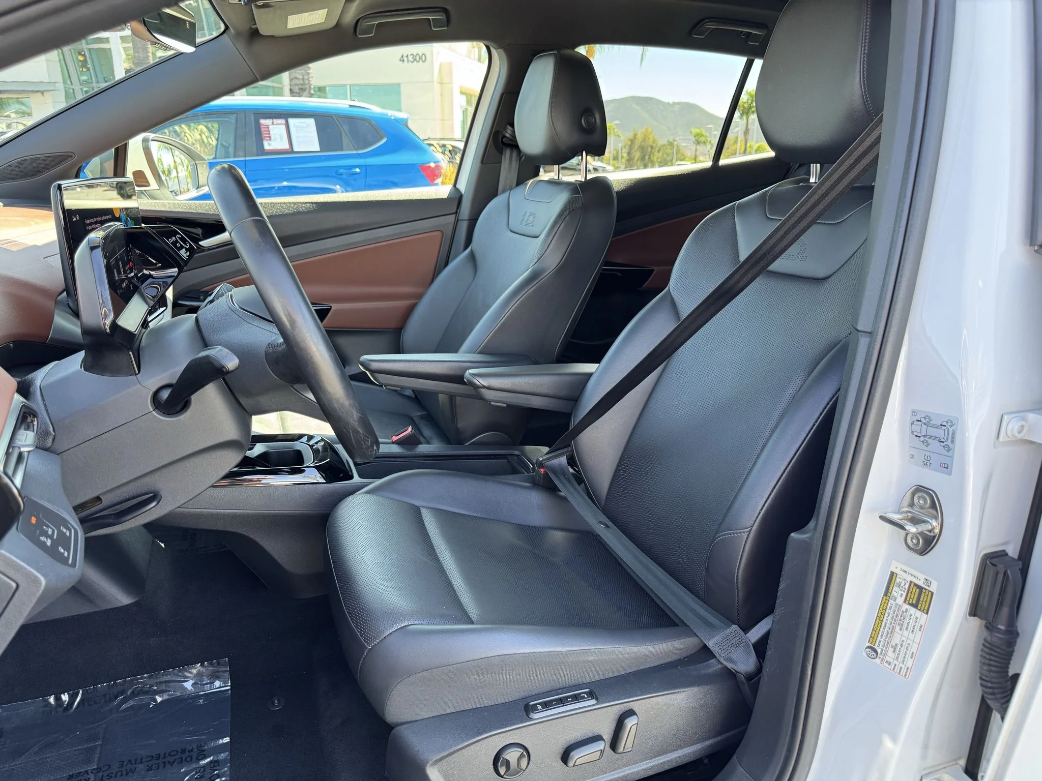 Used 2021 Glacier White Metallic Volkswagen Pro S image 13