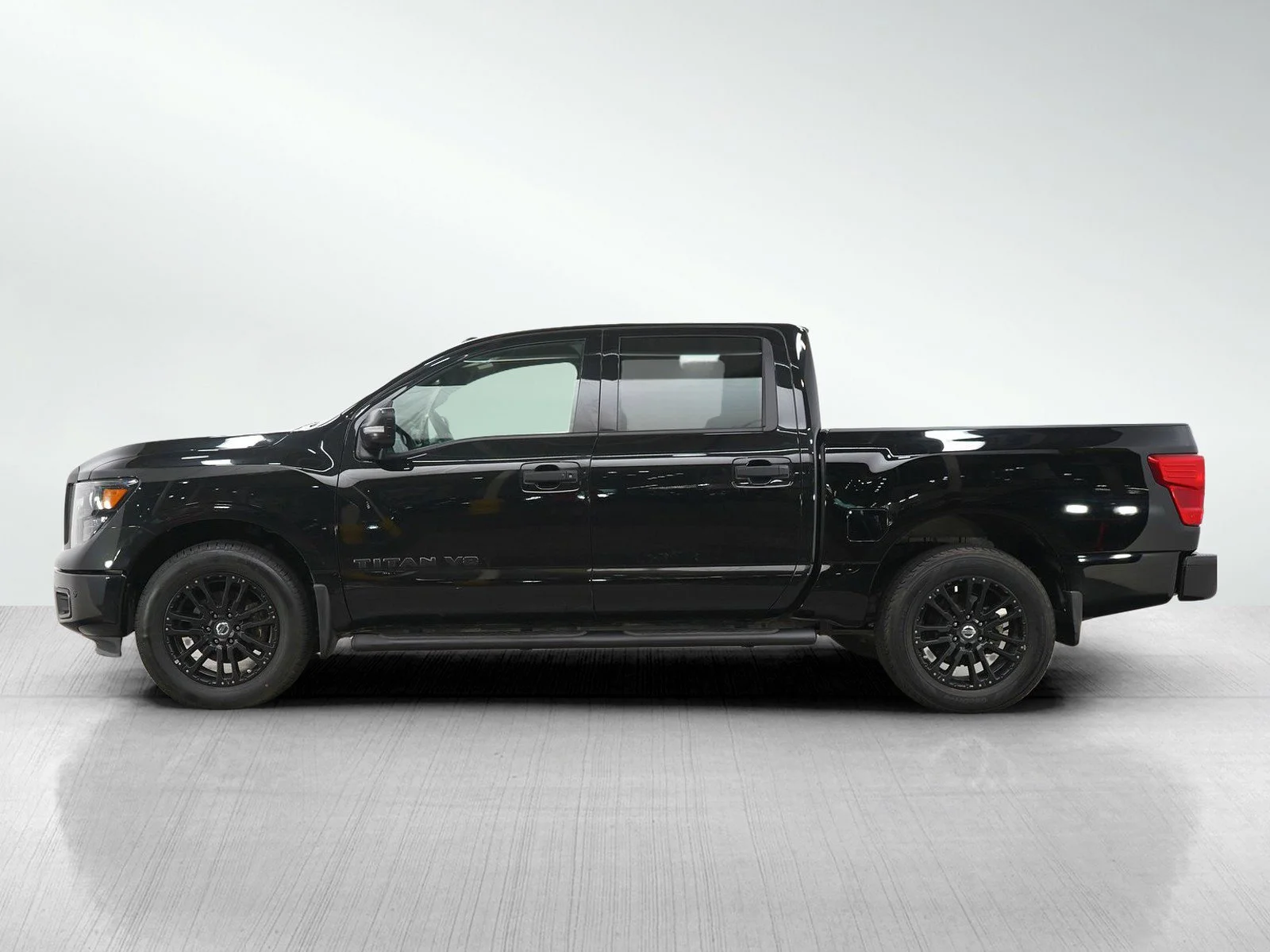 Used 2018 Nissan Titan SV with VIN 1N6AA1E5XJN516895 for sale in Burnsville, Minnesota