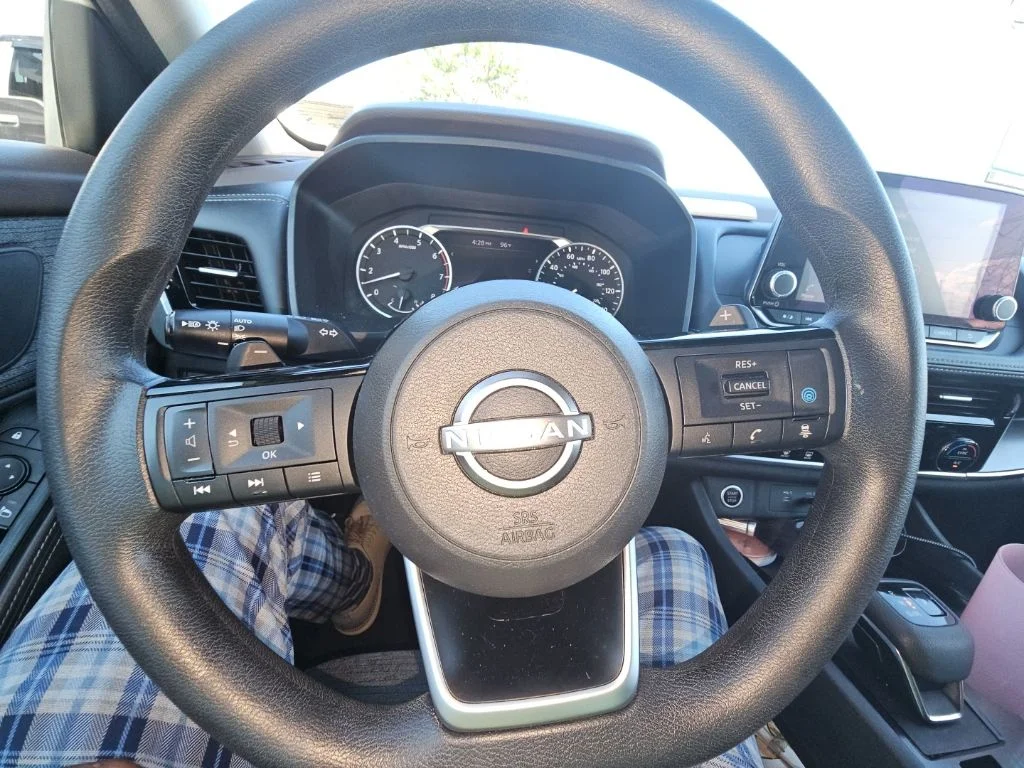 Used 2022 White Nissan SV image 16